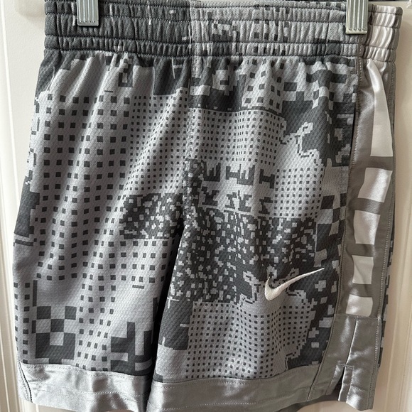 Nike Dri-fit Boys Athletic Shorts Size S, pre-owned - Picture 1 of 7